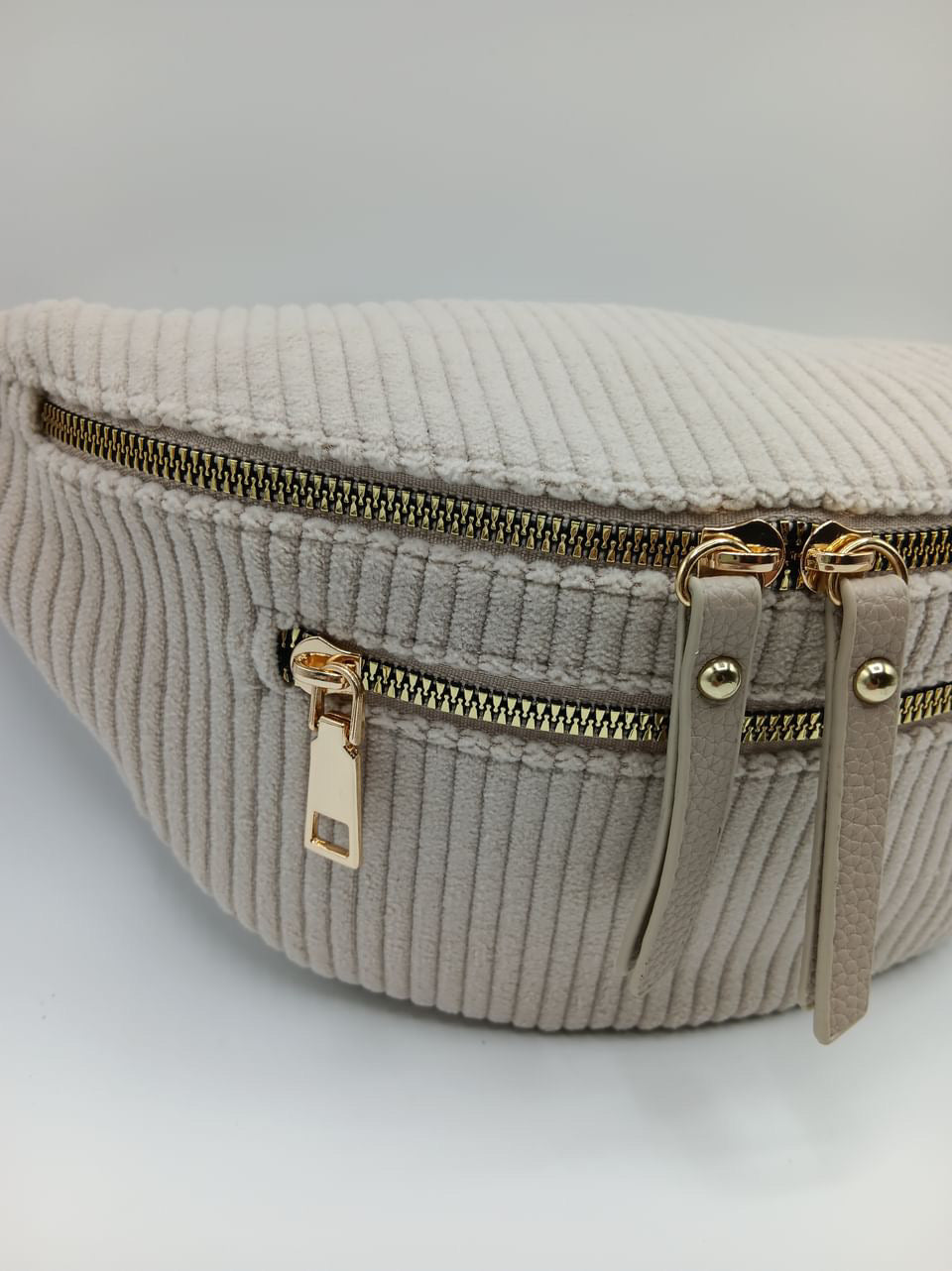 Sac banane velours côtelé 2 poches taupe clair sangle fantaisie