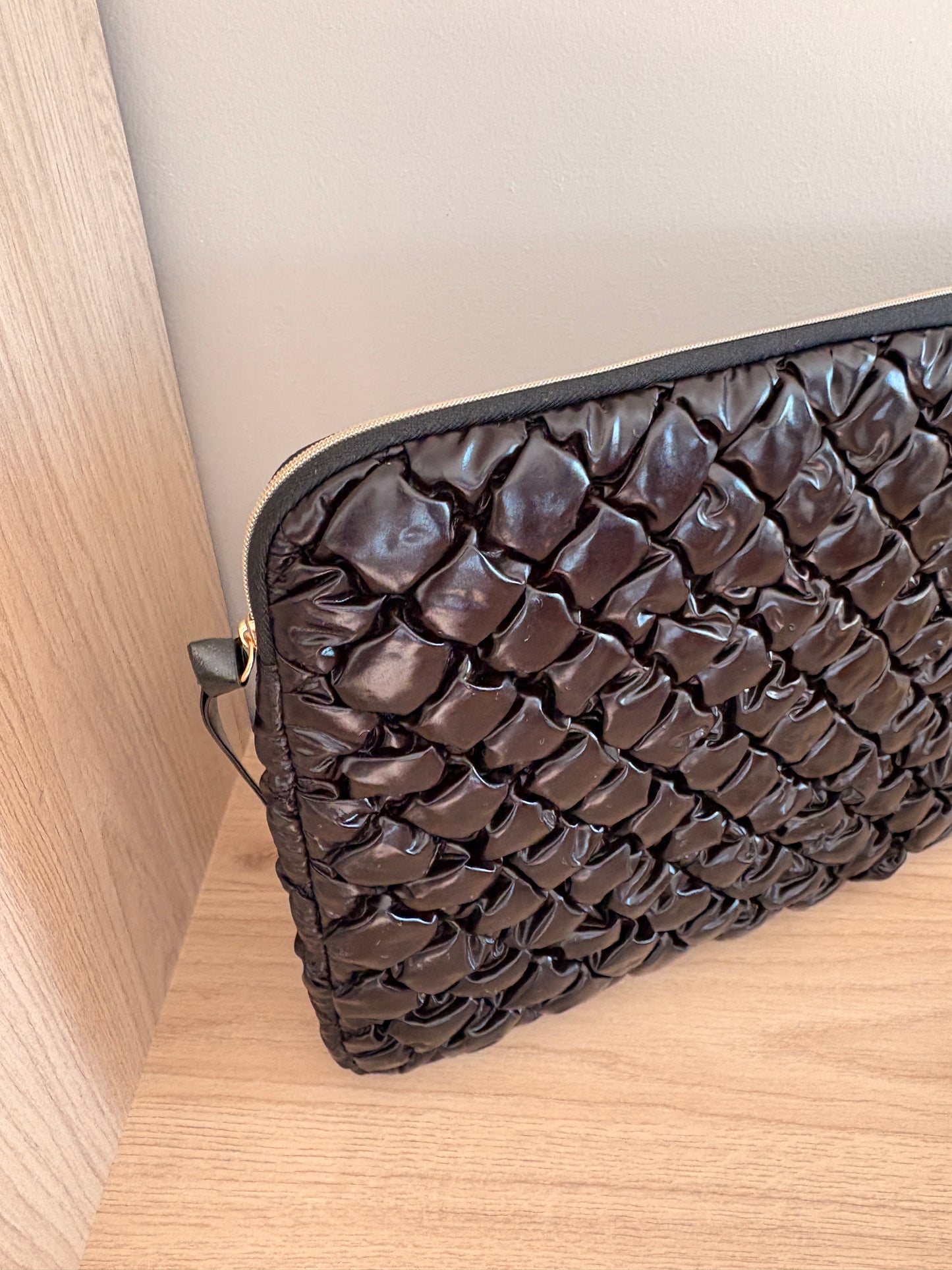 Pochette housse d’ordinateur 14’ matelassé motif relief couleur Noire