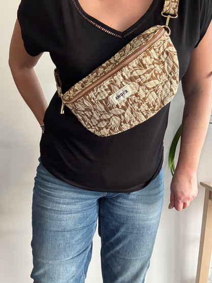 Sac banane coton matelassé liberty floral toile de jouy camel et blanc