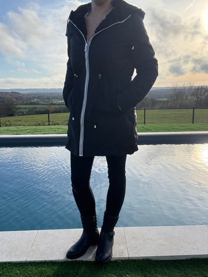 New Lolo - Manteau long noir réversible imperméable fourré fausse fourrure avec un cordon de resserrage à la taille - Curvy