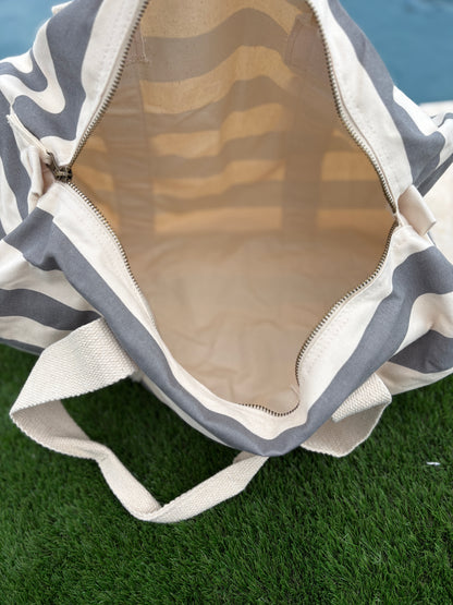 Sac polochon en coton rayé gris et blanc