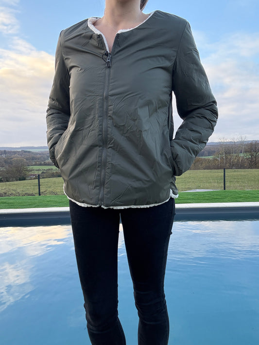 Laura Jo - Manteau Veste courte fourrée réversible kaki avec doublure en sherpa crème