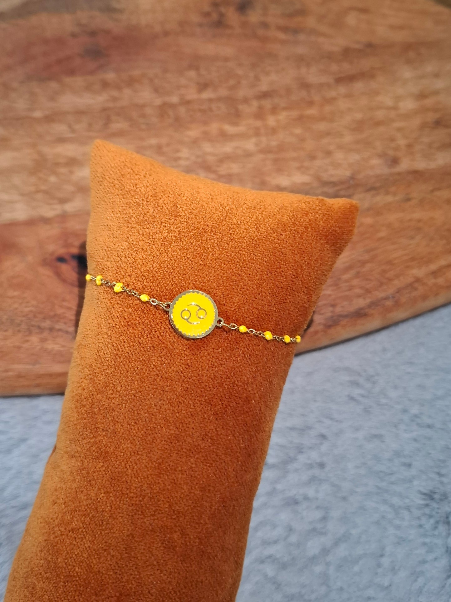 Bracelet à chaîne fine signe astrologique coloré