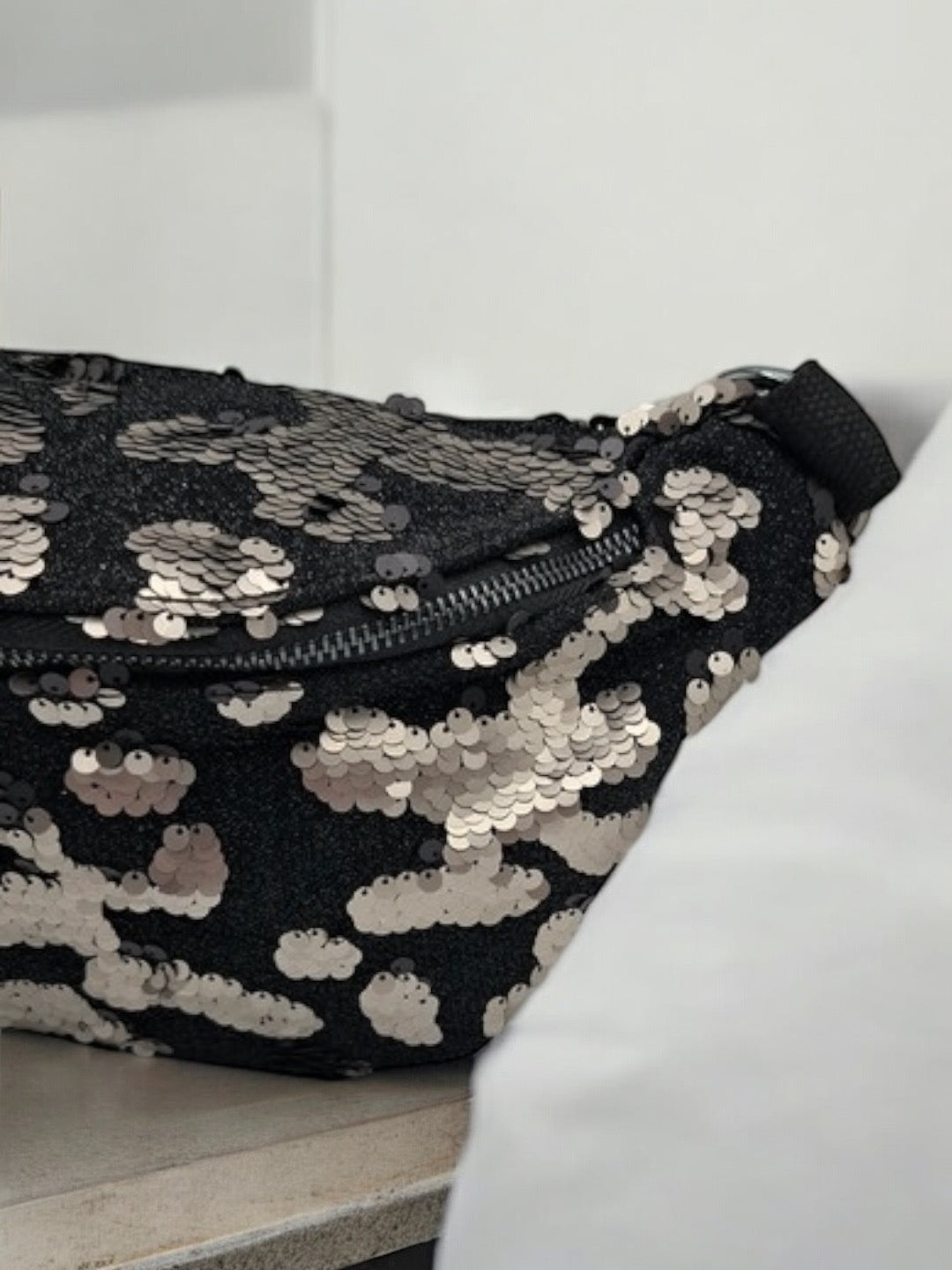 Sac banane XL sequins noir et argents