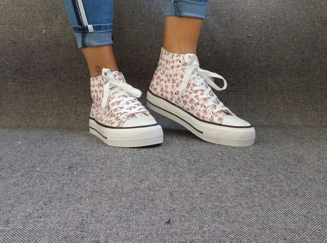 Baskets hautes motifs liberty fleurs roses en tissu type converse