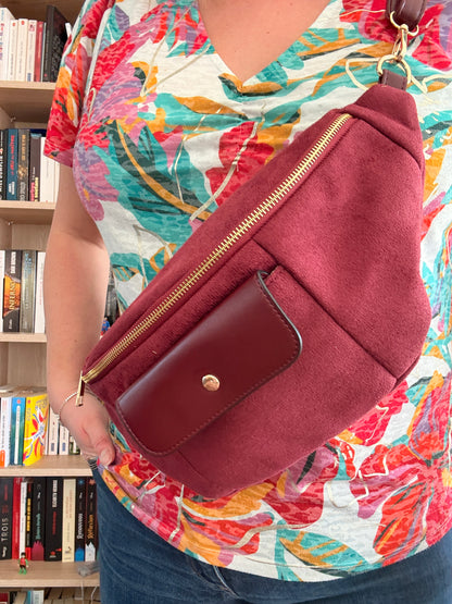 Sac banane XL femme rouge bordeaux effet daim et simili cuir – grand format tendance, bandoulière réglable, poche zippée