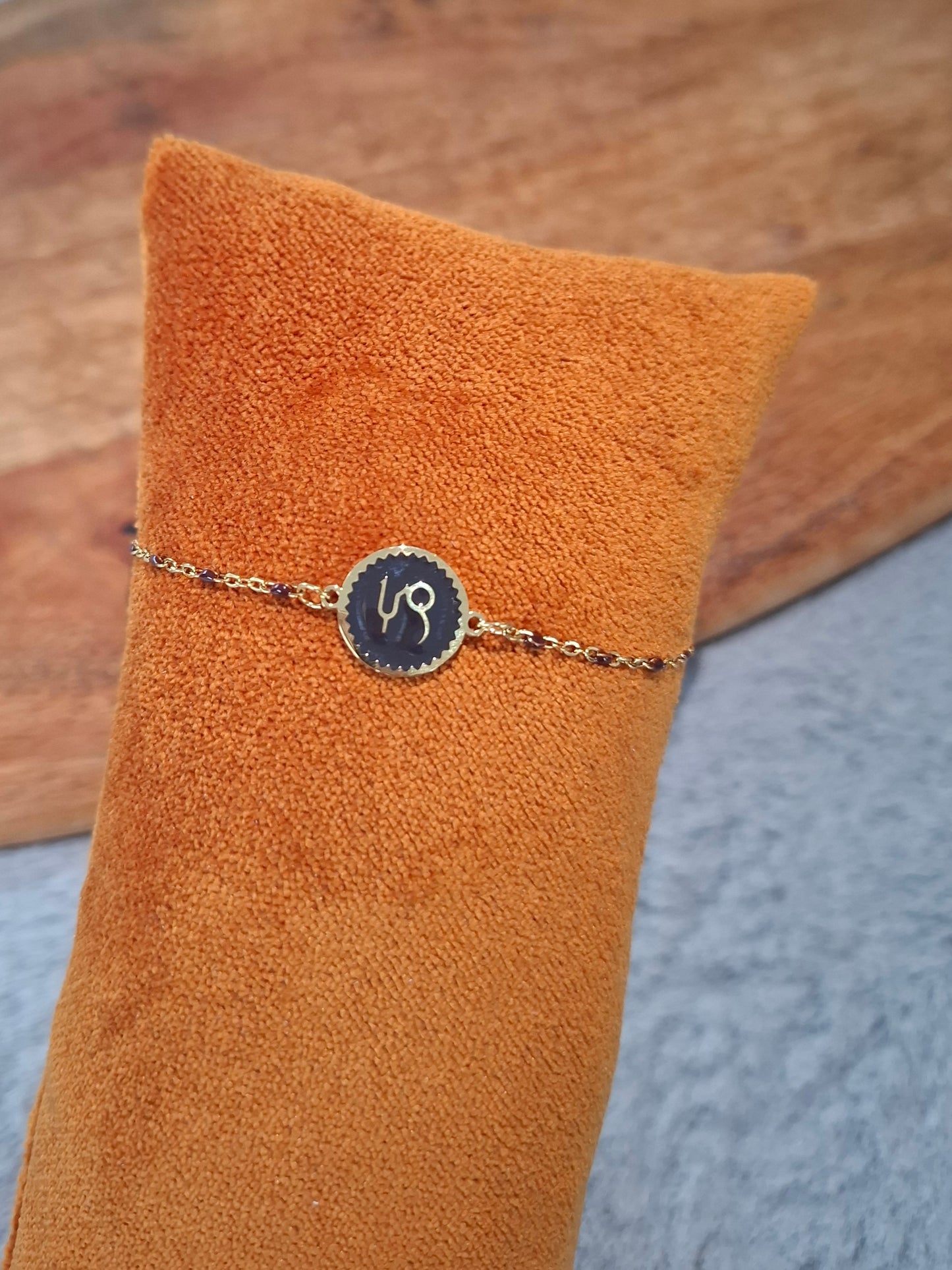 Bracelet à chaîne fine signe astrologique coloré