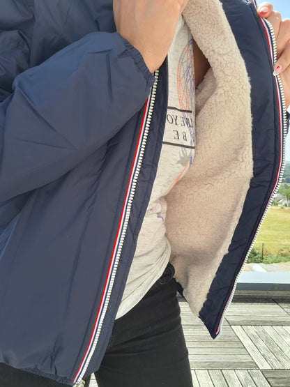 Laura Jo - Imperméable fourré court fausse fourrure bleu marine intérieur imitation sherpa beige