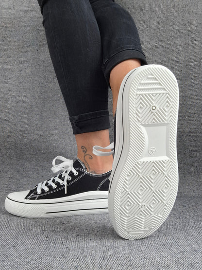 Chaussures baskets en toile tissu noir semelle épaisse style converse