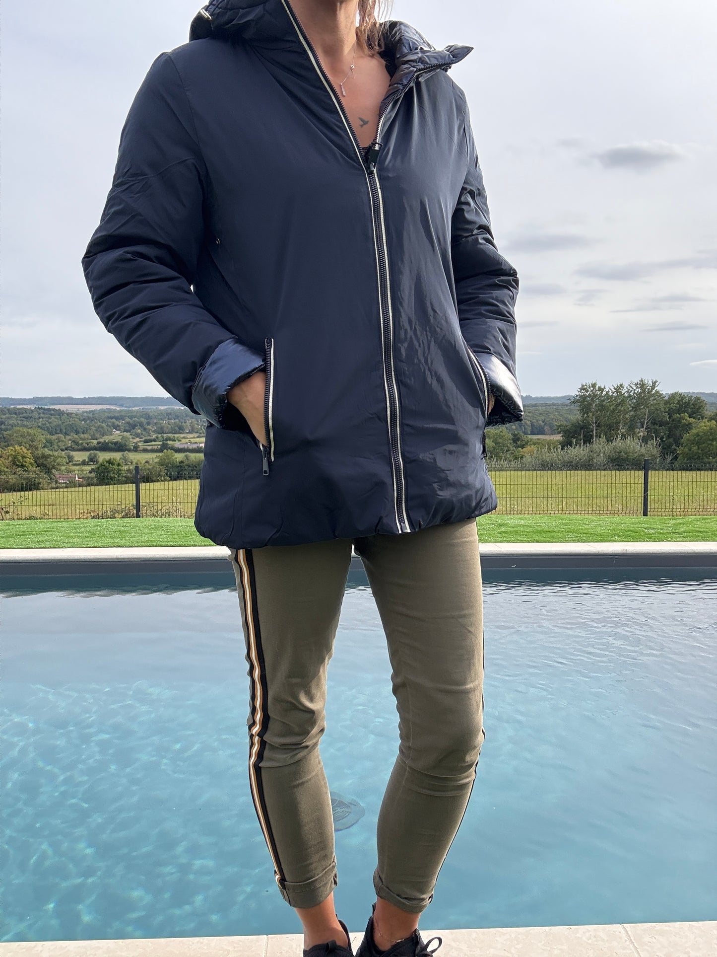 Melya Melody - Manteau court bleu marine réversible et imperméable matelassé bleu marine brillant