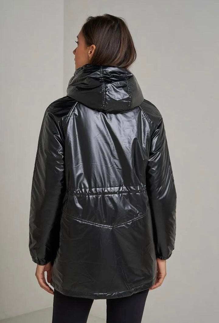 Attrait Paris - Manteau mi-long imperméable fourré resserrable à la taille noir brillant