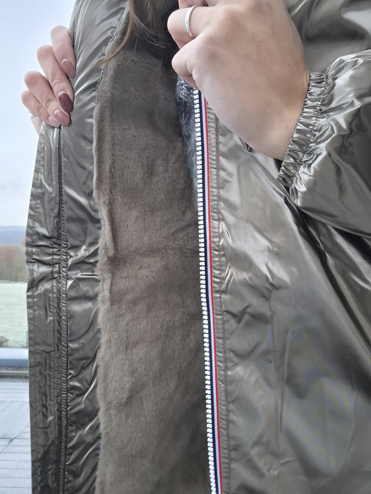 Laura Jo - Imperméable long doublé en fausse fourrure couleur bronze