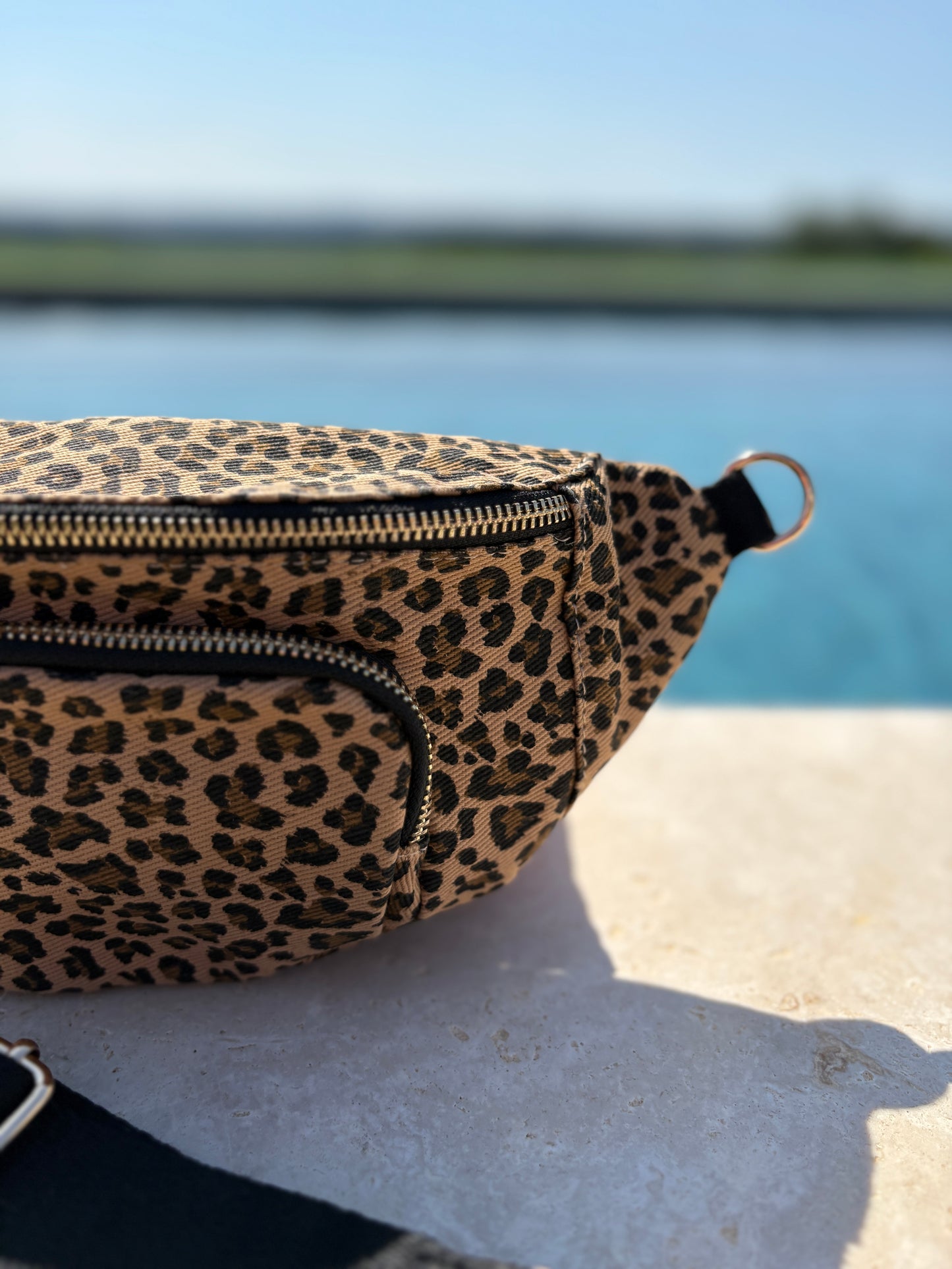 Sac banane en tissu imprimé léopard camel 2 poches