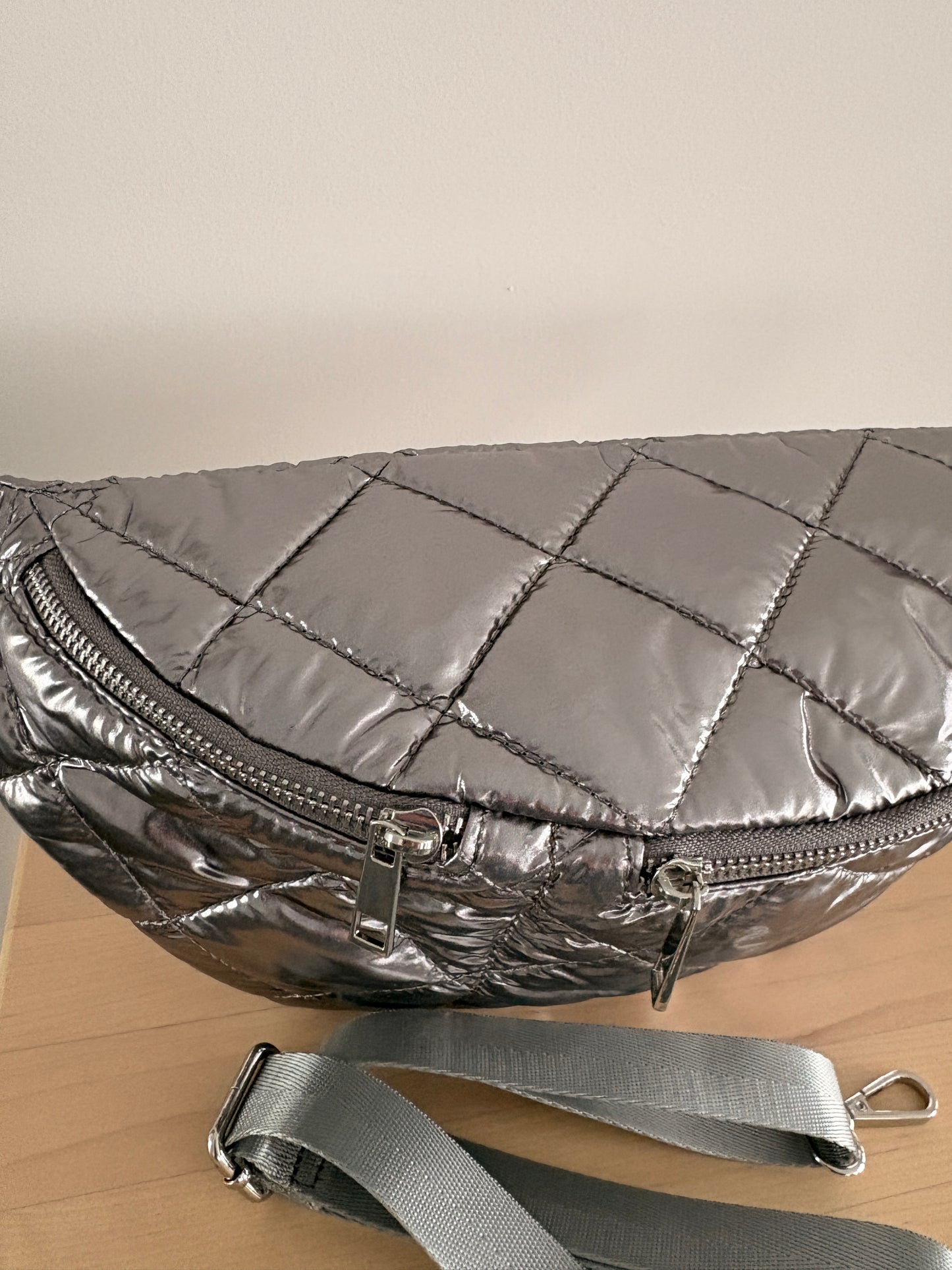 Sac banane XL matelassé effet doudoune argenté
