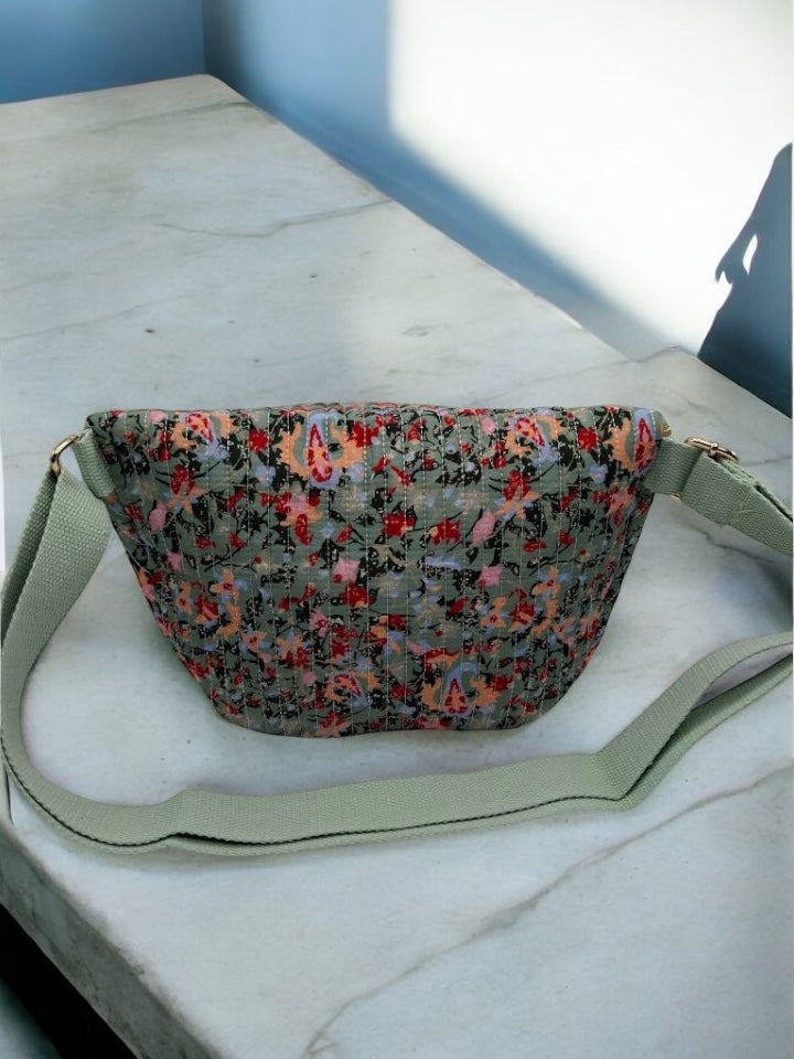 Nouveautés - Sac banane en coton liberty fleuri vert d’eau « La Ptite cachottière »