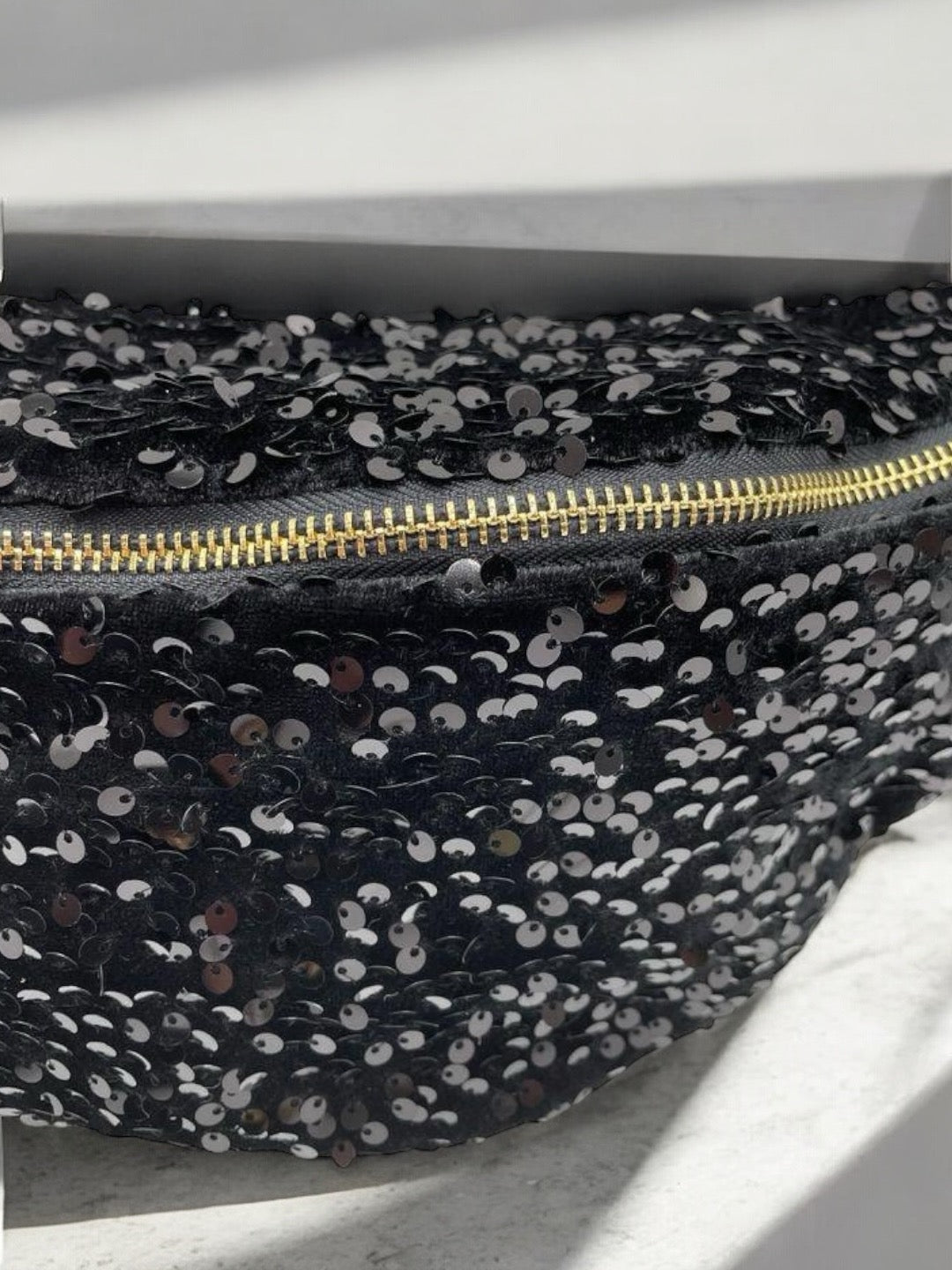 Sac banane tissu velours noir sequins noirs