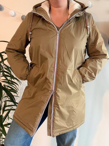 Laura Jo - Imperméable fourré long fausse fourrure camel intérieur sherpa beige - Curvy