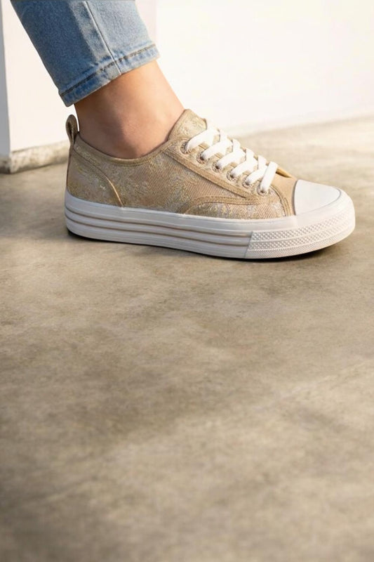 Baskets basses avec motifs – style converse tendance et élégantes couleur Beige et blanc