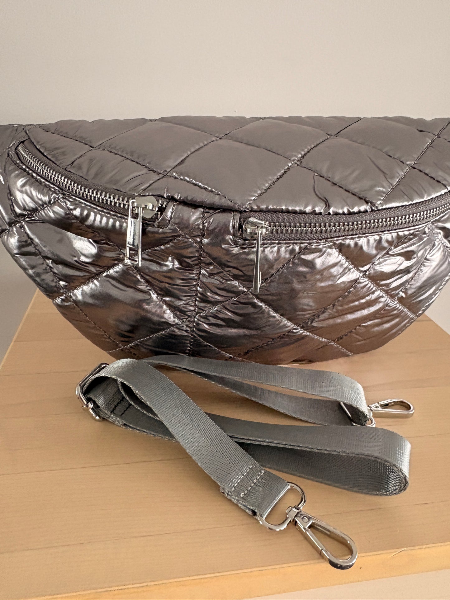 Sac banane XL matelassé effet doudoune argenté