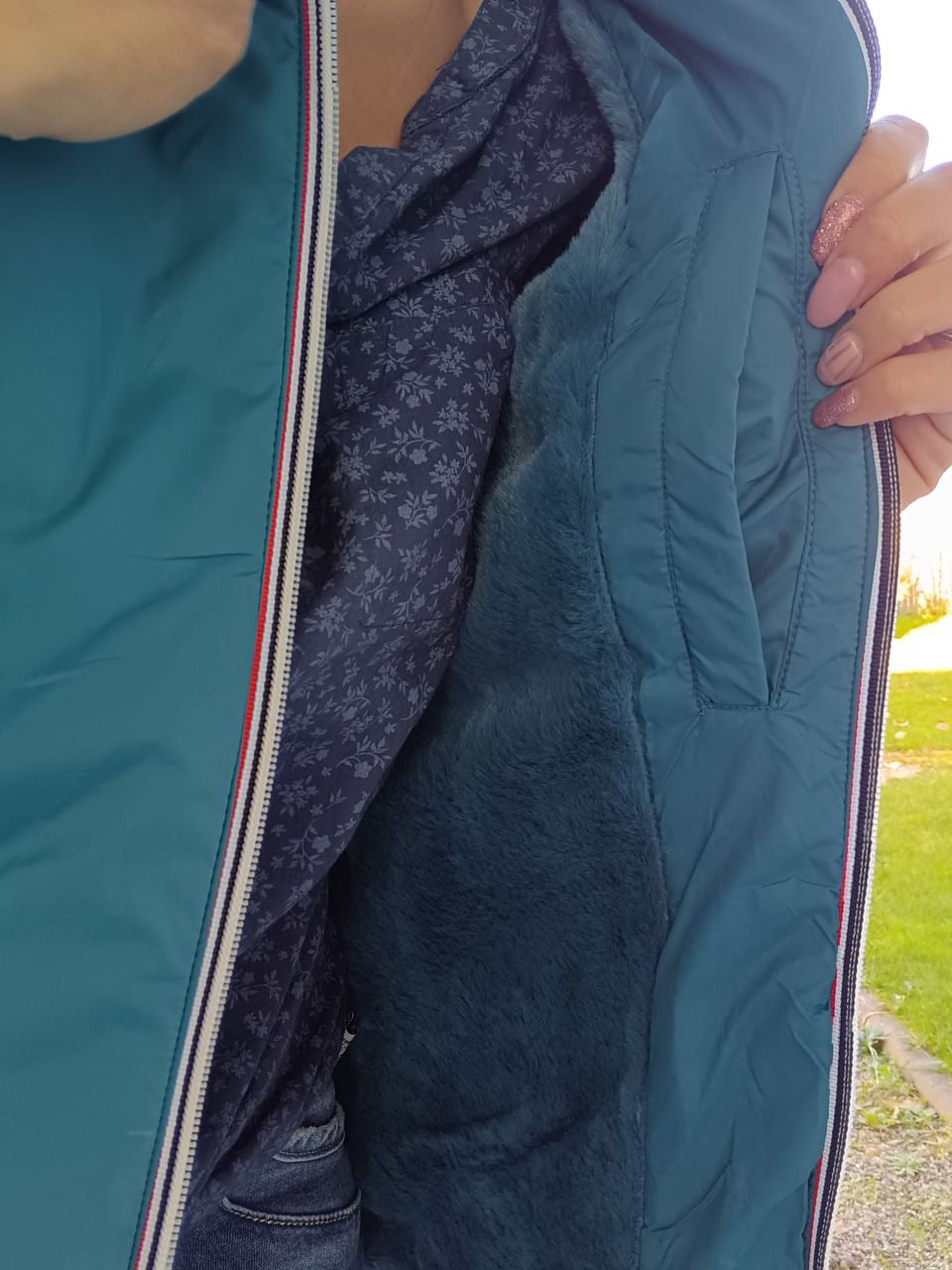 Melya Melody - Manteau court fourré imperméable légerement cintré bleu canard