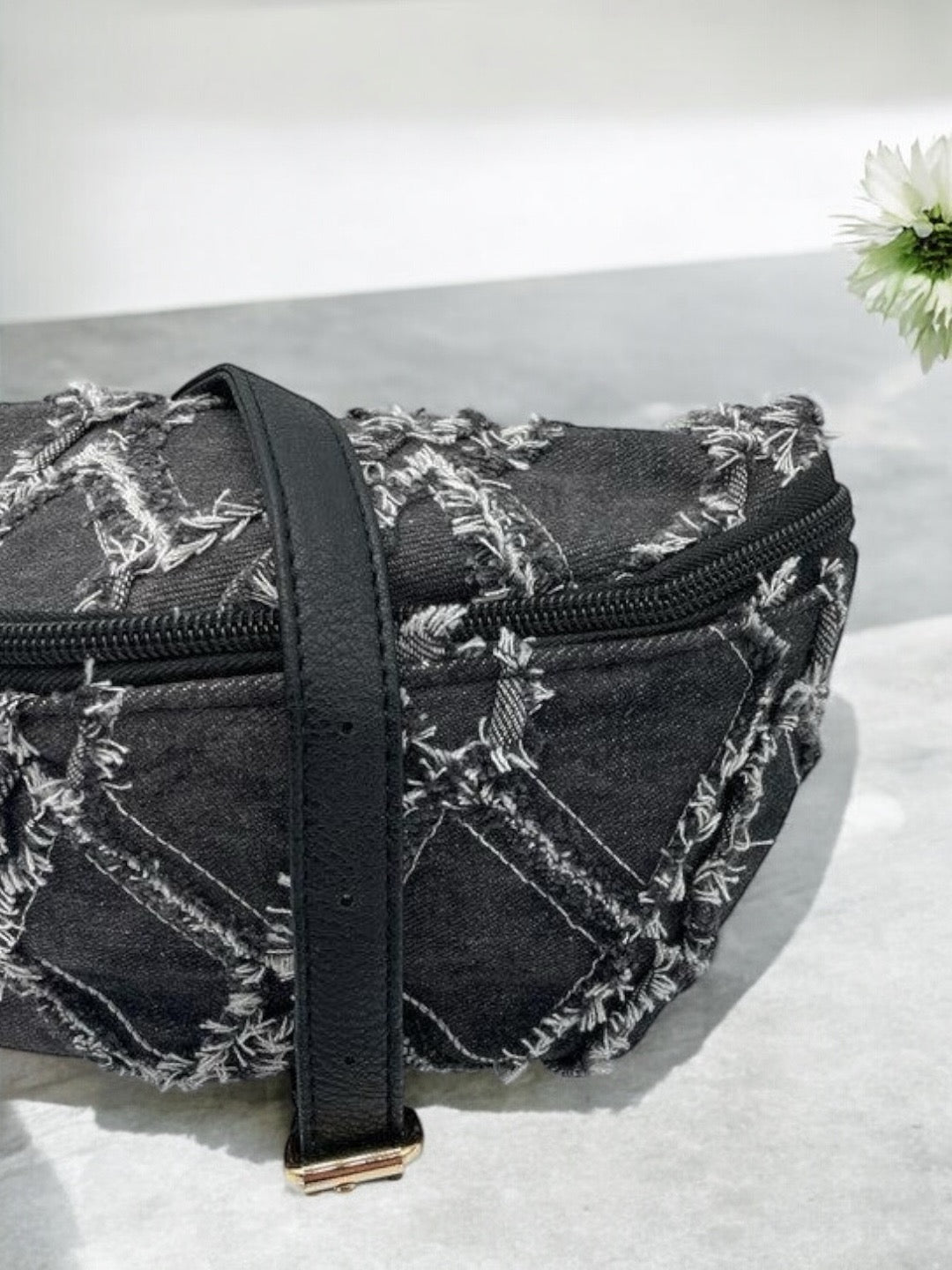 Sac banane en jeans noir