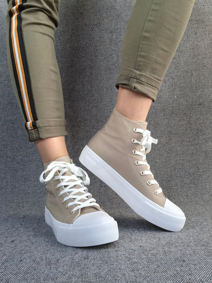 Chaussures baskets hautes tissu beige taupe blanc inscription "LOVE" style converse