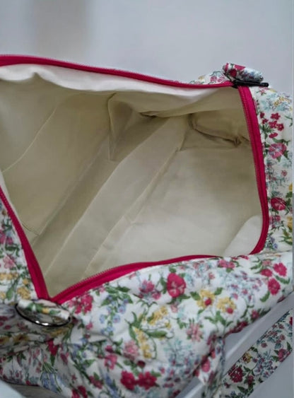 Nouveautés - Sac polochon en coton matelassé motifs à fleurs fuschia