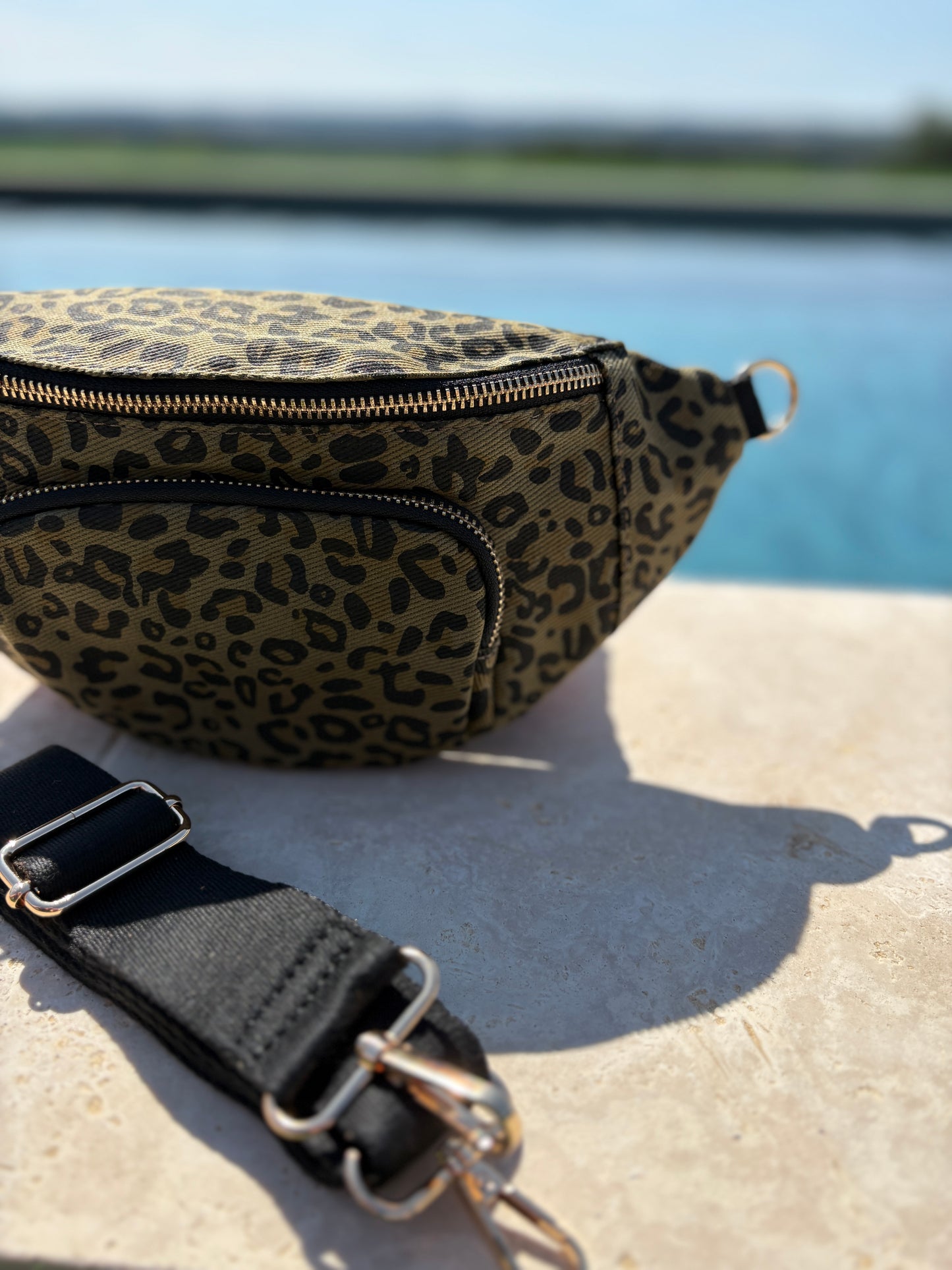 Sac banane en tissu imprimé léopard kaki 2 poches