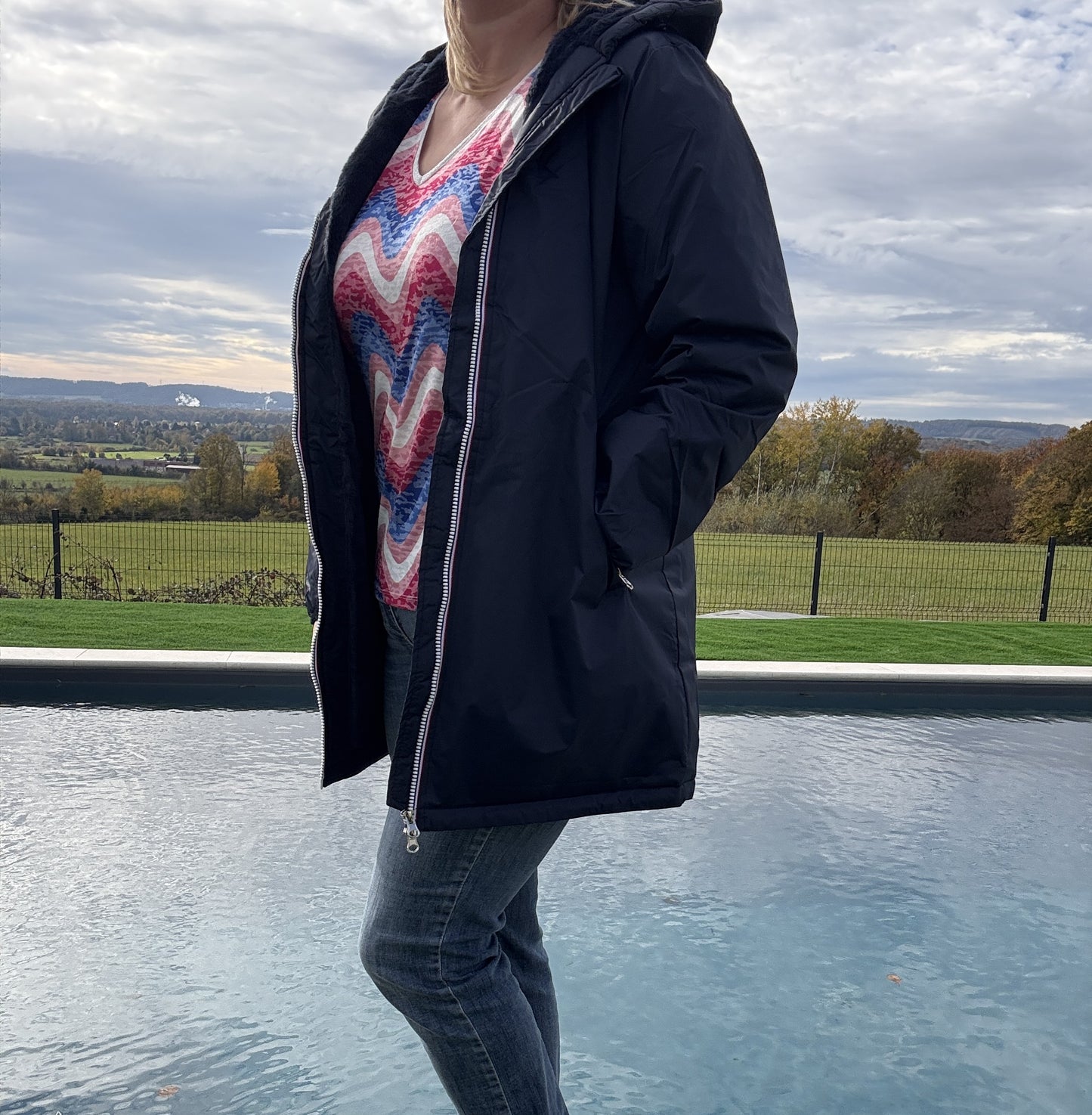 Laura Jo - Imperméable long doublé en fausse fourrure couleur bleu marine