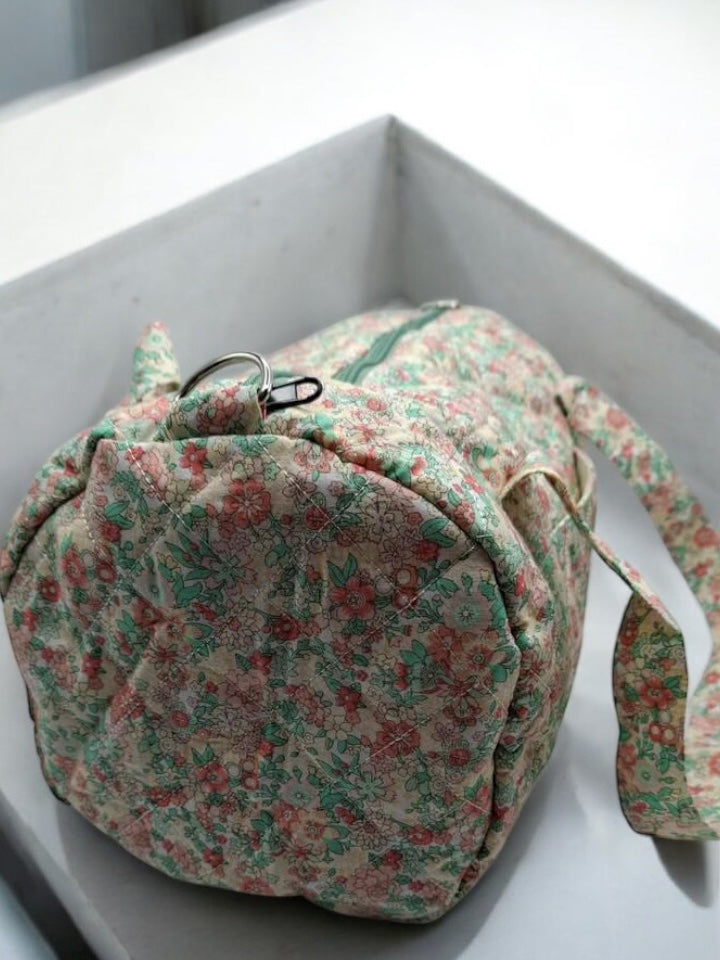 Nouveautés - Sac polochon en coton matelassé motifs à fleurs vert d’eau