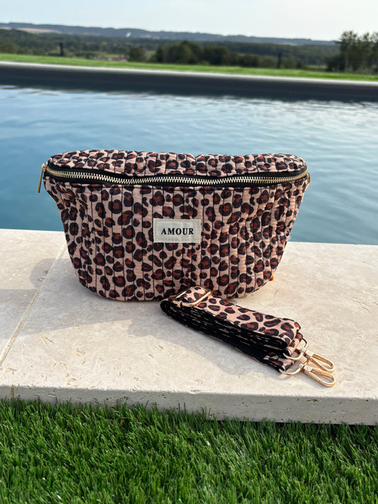 Sac banane tissu coton matelassé imprimé léopard beige marron