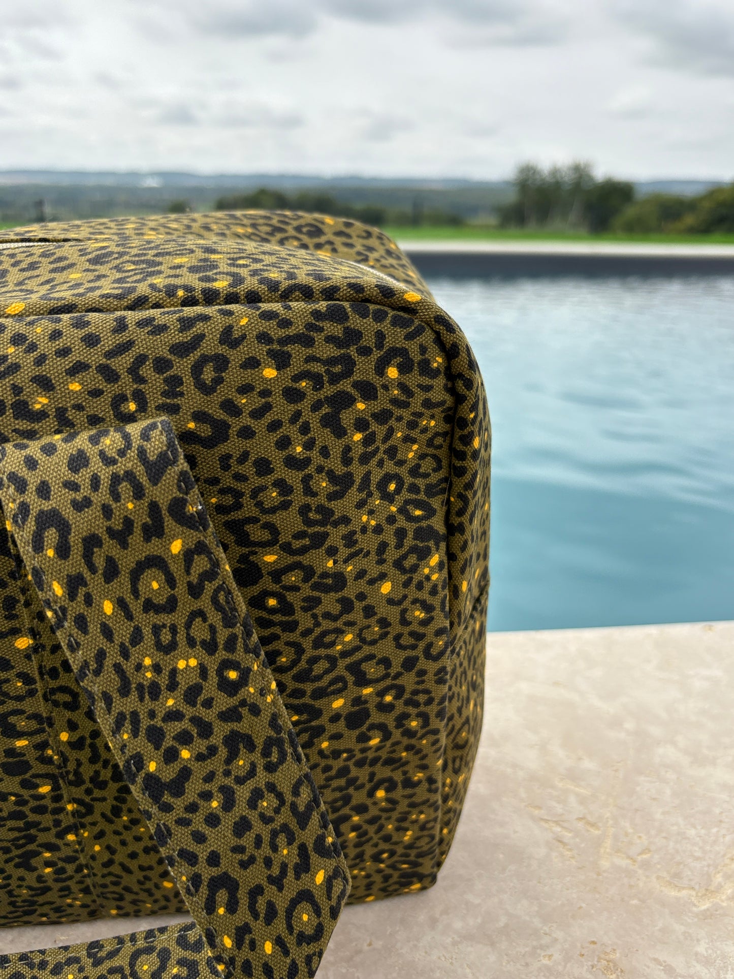 Sac week-end de voyage polochon coton fin léopard kaki