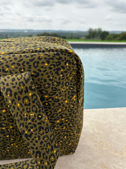 Sac week-end de voyage polochon coton fin léopard kaki