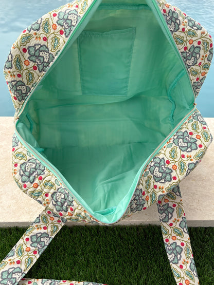 Sac week-end polochon en coton matelassé blanc liberty fleuri jaune et bleu