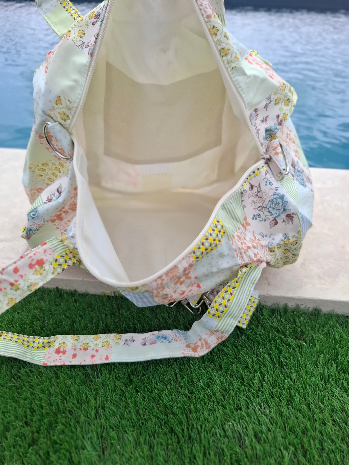 Sac polochon week end de voyage en tissu coton patchwork multicolore fleuri vert clair et jaune