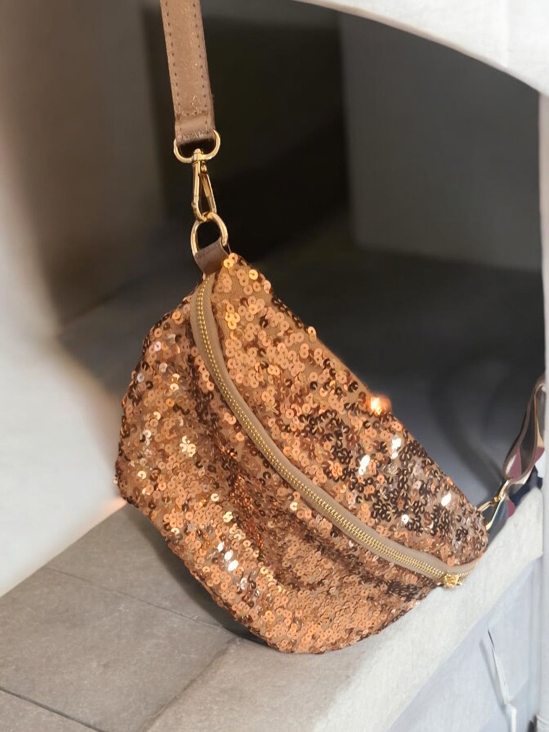 Sac banane tissu et sequins champagne cuivre