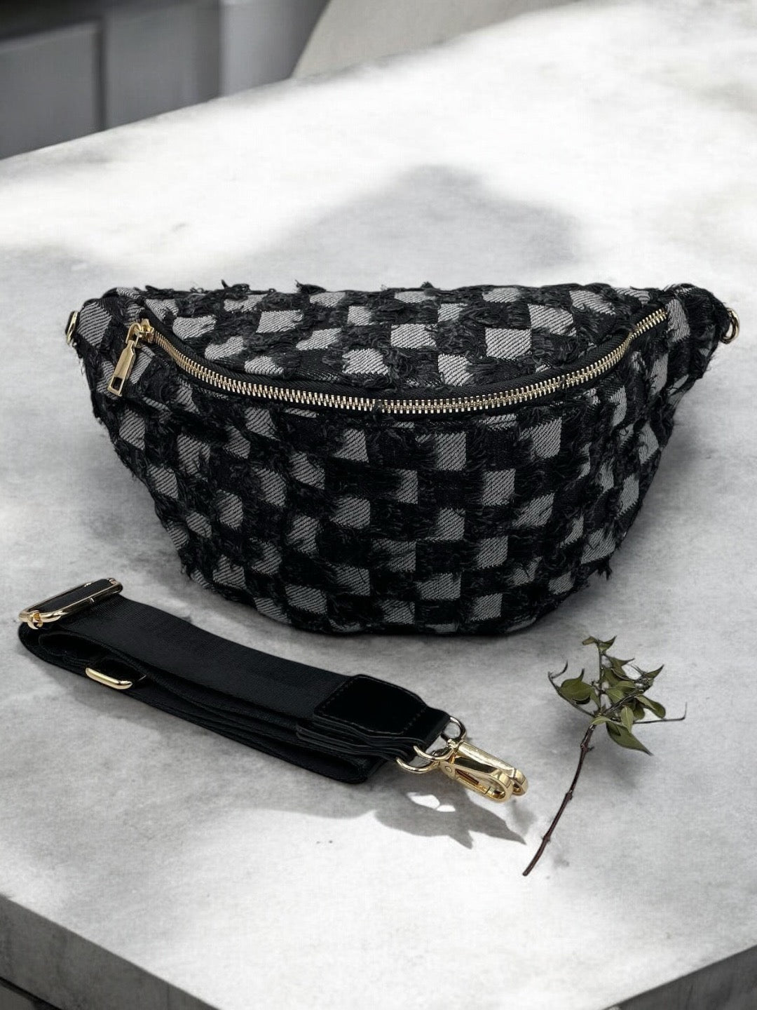 Sac banane en denim carrés noir