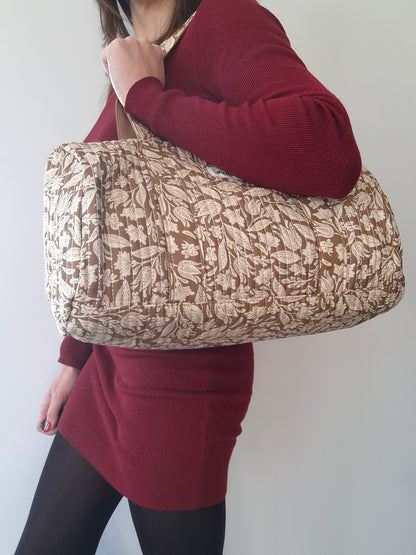 Sac polochon en coton matelassé liberty floral toile de jouy camel et blanc