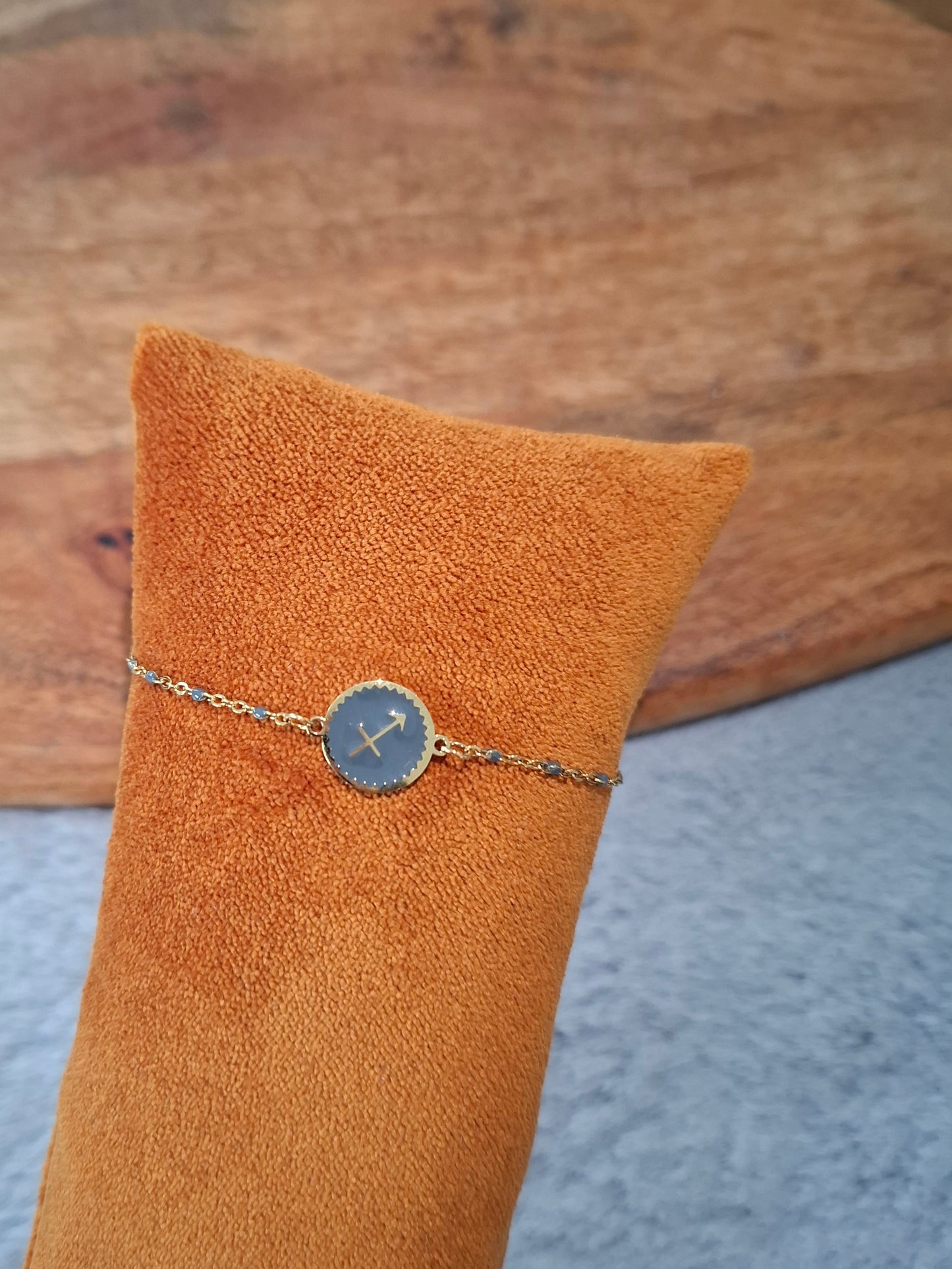 Bracelet à chaîne fine signe astrologique coloré