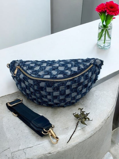 Sac banane en denim carrés bleu foncé