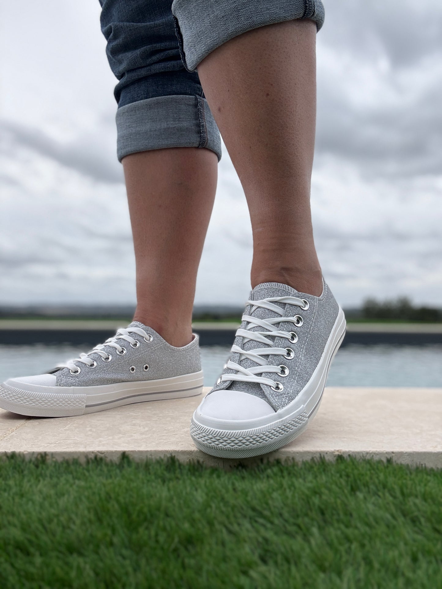 Chaussures baskets basses effet pailleté glitter argenté style converse