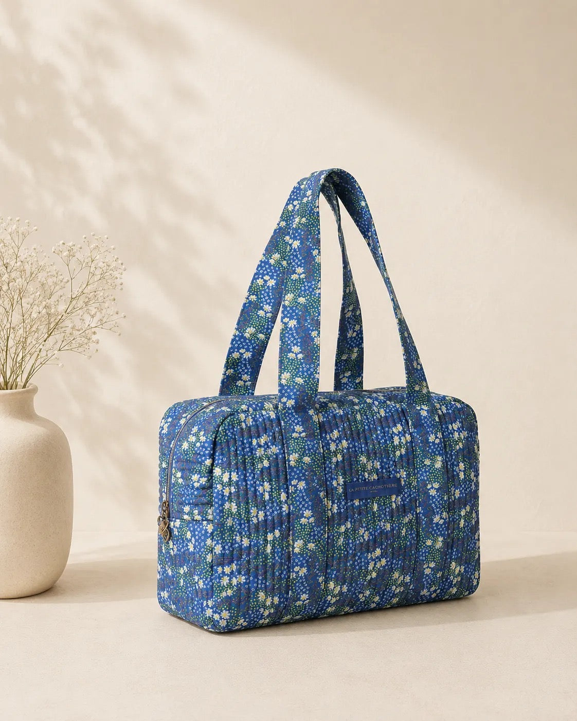 Sac Polochon Matelassé Bleu Fleuri – Sac de Voyage Femme Imprimé Liberty