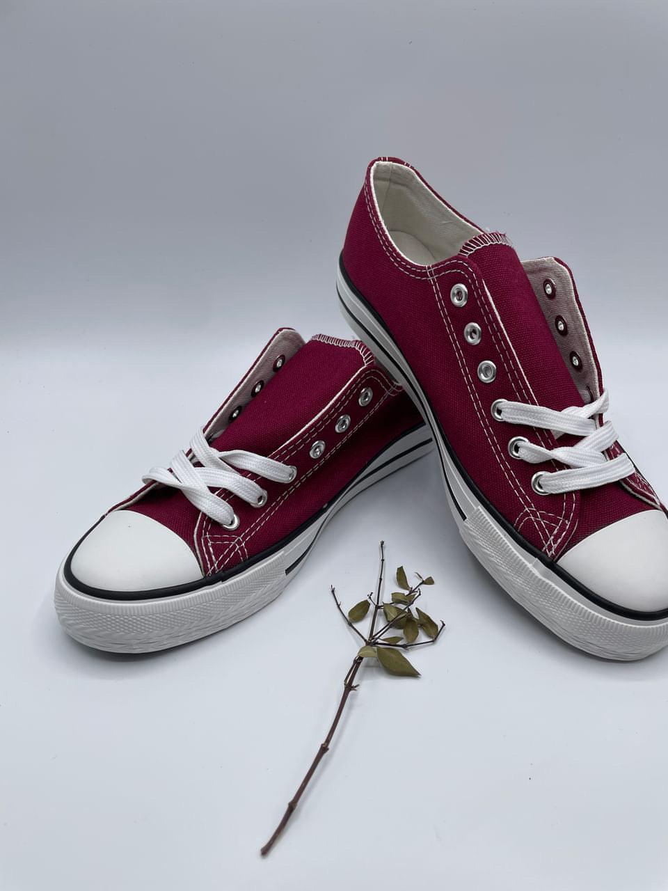 Chaussures baskets basses toile bordeaux style Converse