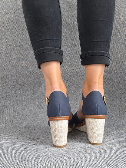 Chaussures sandales compensées tissu à lanières bleu marine semelle beige
