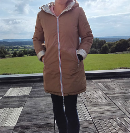 Manteau long réversible et imperméable matelassé camel marron/doré