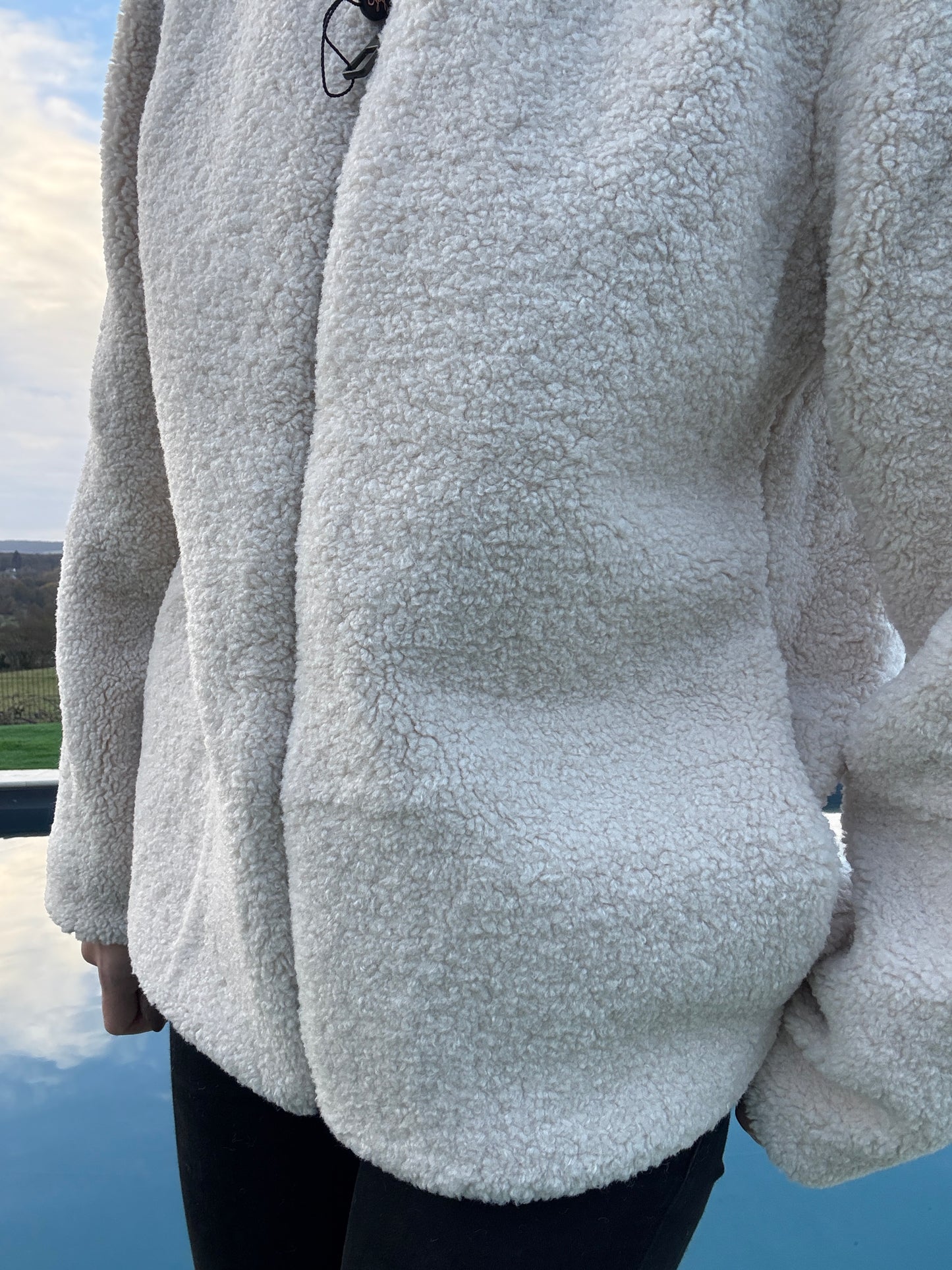 Laura Jo - Manteau Veste courte fourrée réversible kaki avec doublure en sherpa crème