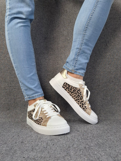 Chaussures baskets blanches beige motif léopard étoile style sneakers