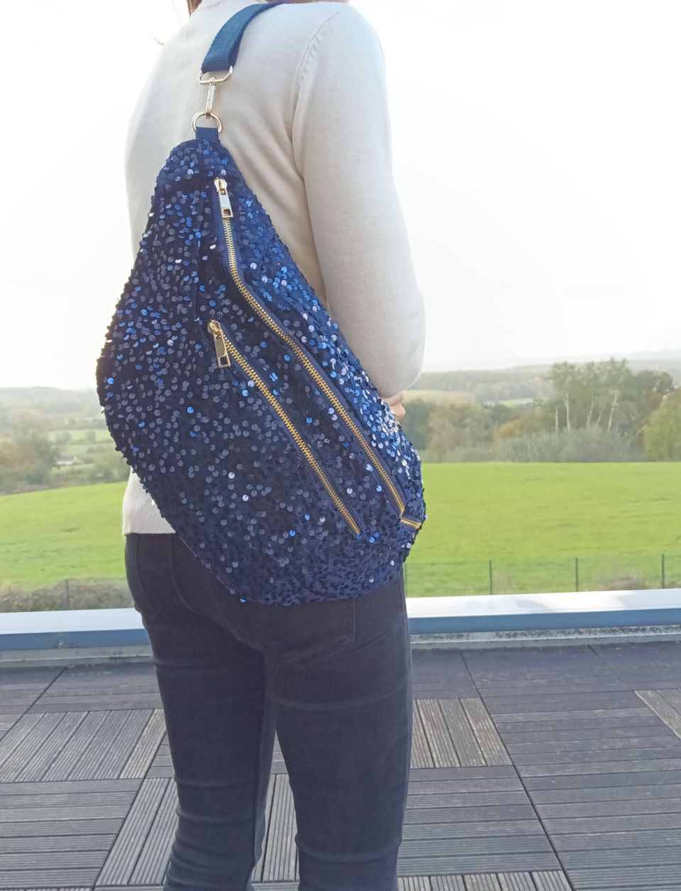 Sac banane XXL tissu velours bleu marine à sequins bleu marine deux poches