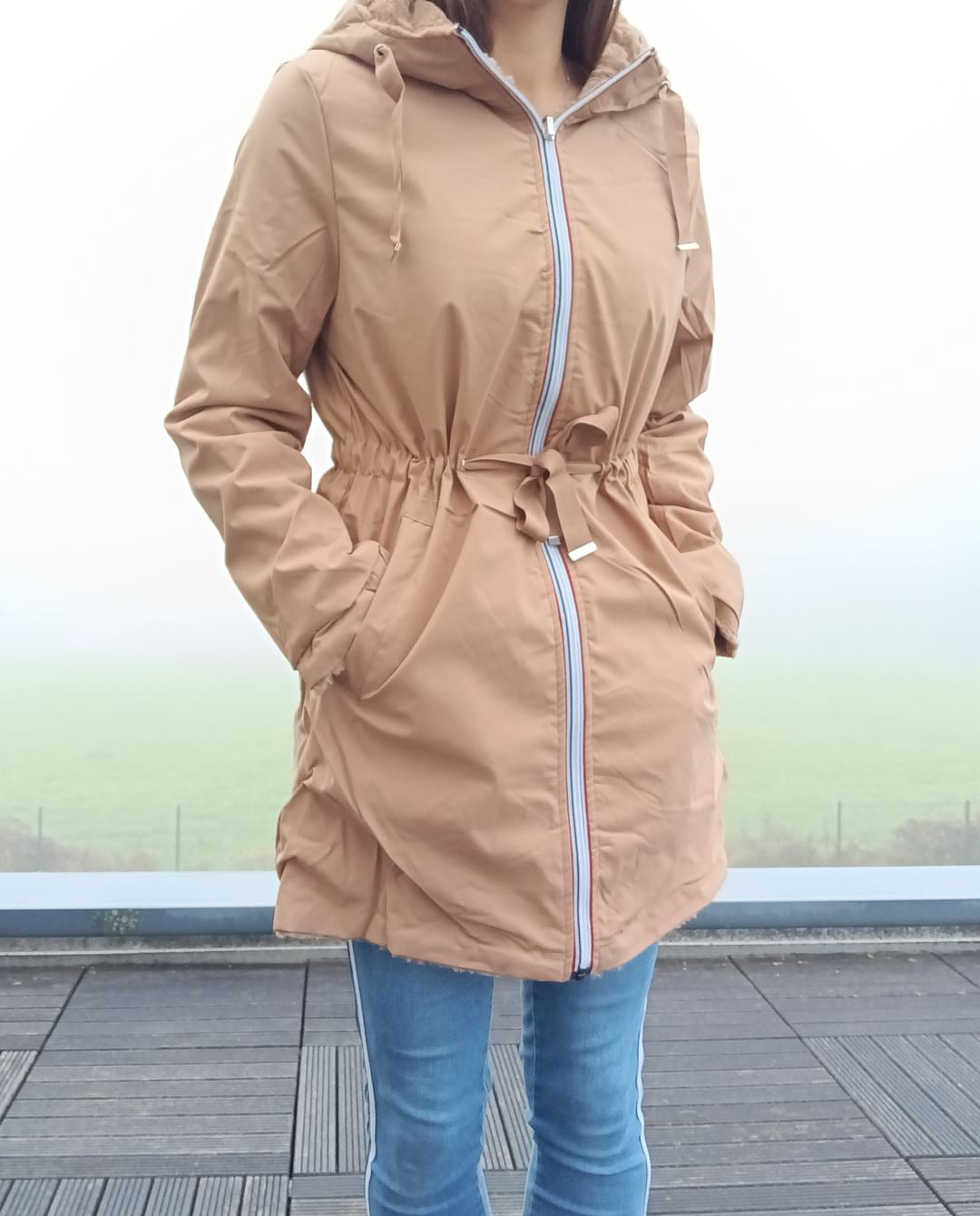 New Lolo - Manteau long CAMEL réversible, imperméable et complètement fourré resserrable à la taille - Curvy