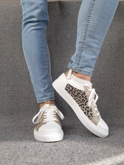 Chaussures baskets blanches beige motif léopard étoile style sneakers